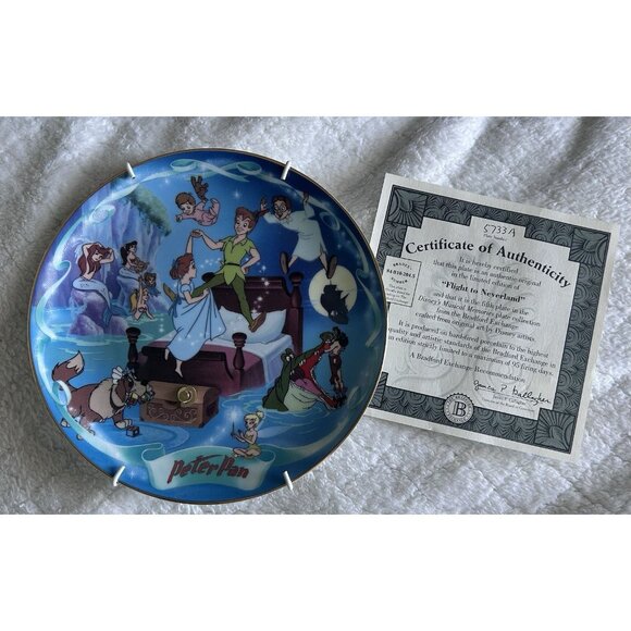 DISNEY'S MUSICAL MEMORIES PLATE - FLIGHT TO NEVERLAND - PETER PAN COA - Picture 1 of 5